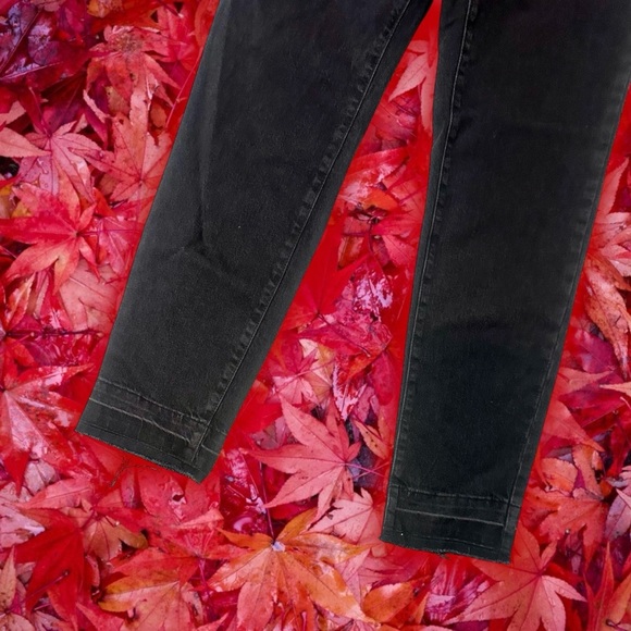 NWT Universal Thread Black Retro ‘High-Rise 90s Slim Leg Jeans’ Size 2 - Picture 11 of 16